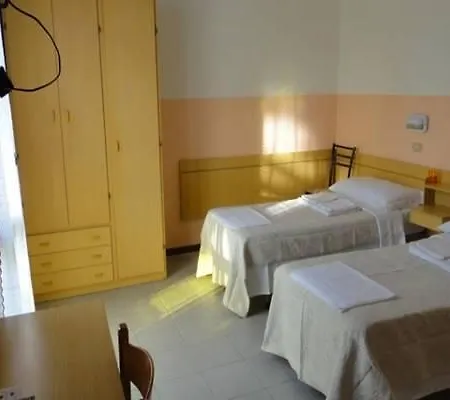 Hotel Bologna 3* Римини